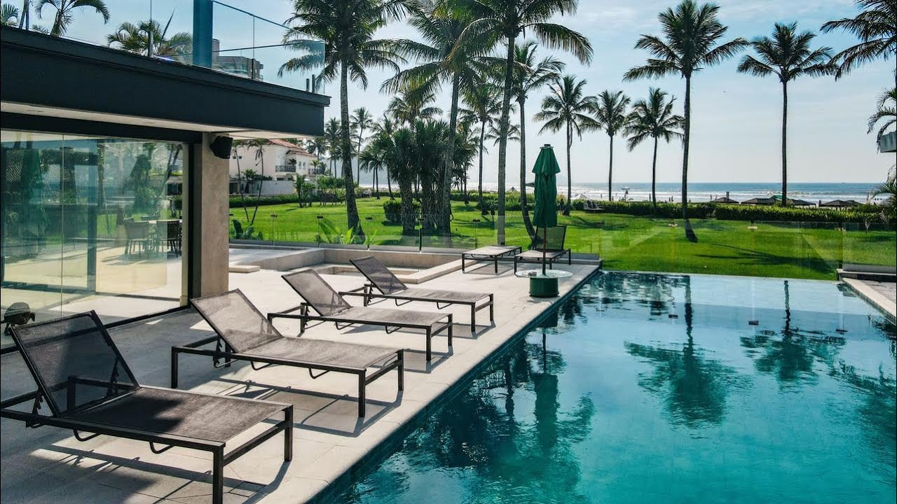 Casa Frontal ao Mar • Riviera de São Lourenço  / R$ 60 milhões 