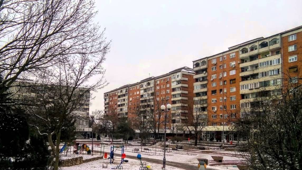 Nagyv&aacute;rad-Rog&eacute;riusz - Magn&oacute;lia t&eacute;r t&eacute;len