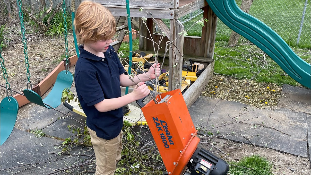 Baby got mulch !! Full video #mulching 👏🏼 Go get it boy!! @MindlessBuilders