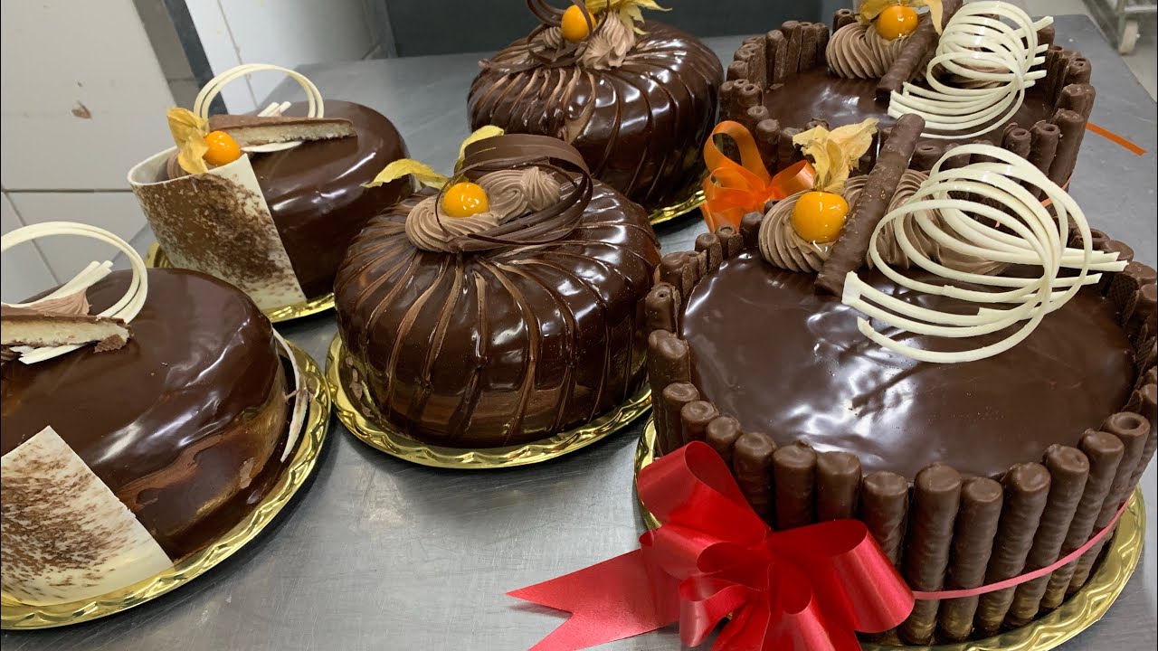 Decoração de bolos com chantilly