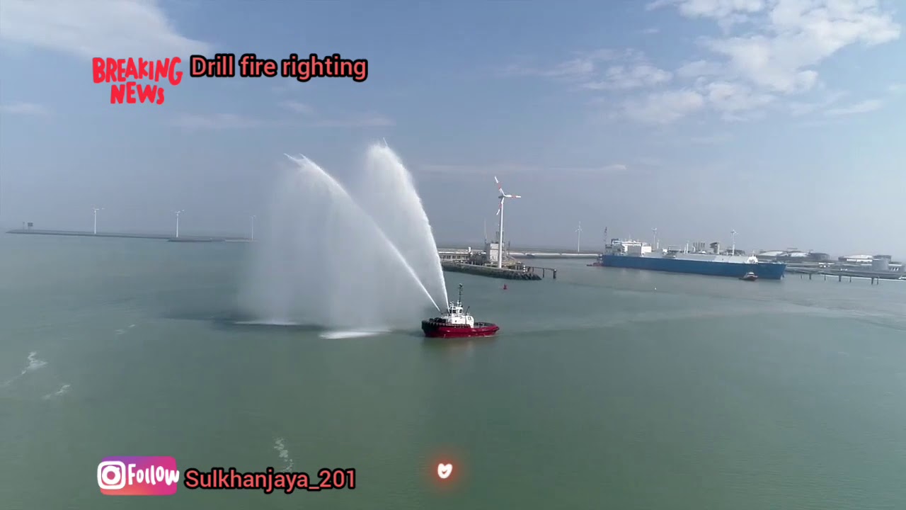 Harbour tug drill fire fighting