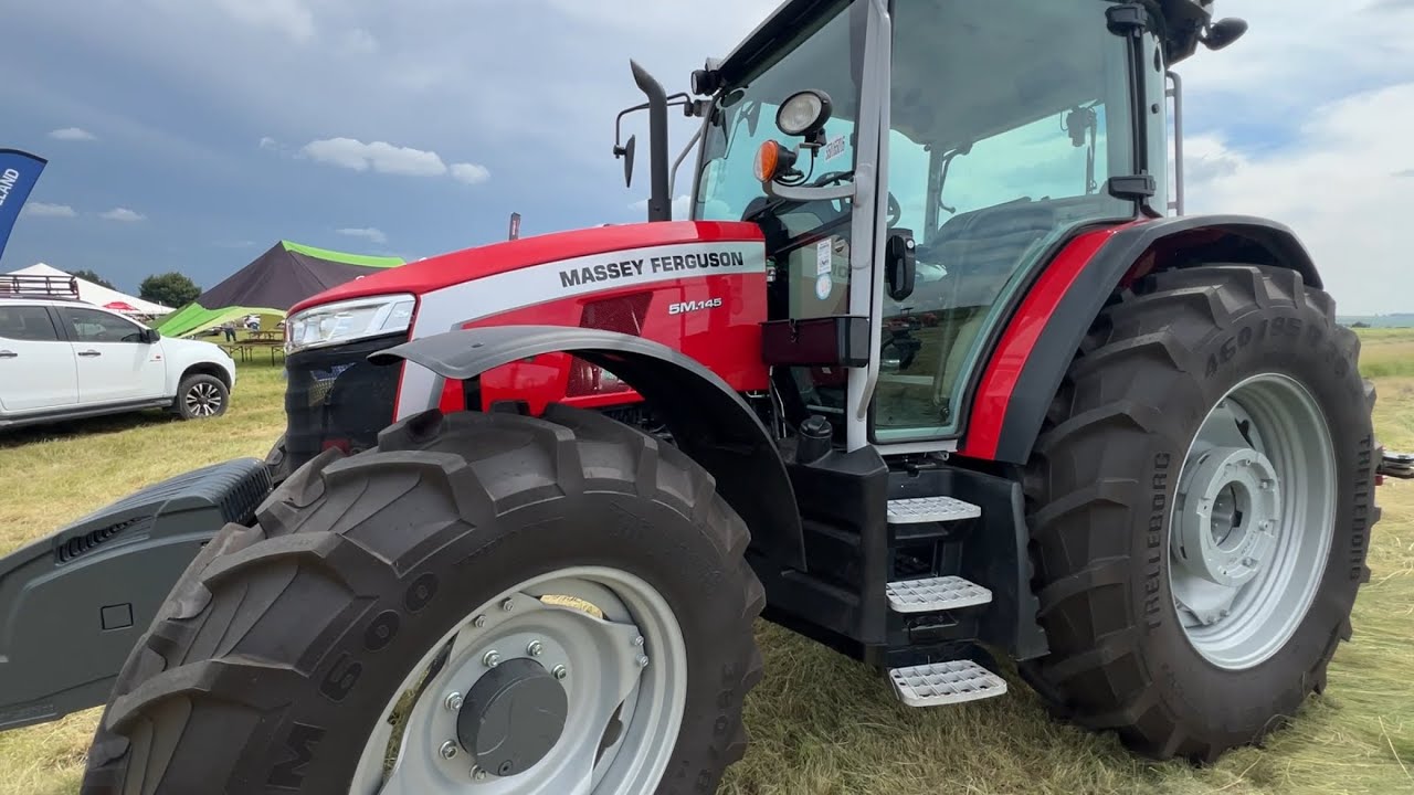 Die nuwe Massey Ferguson 5m.145 omloop video. Binnekant en buite.