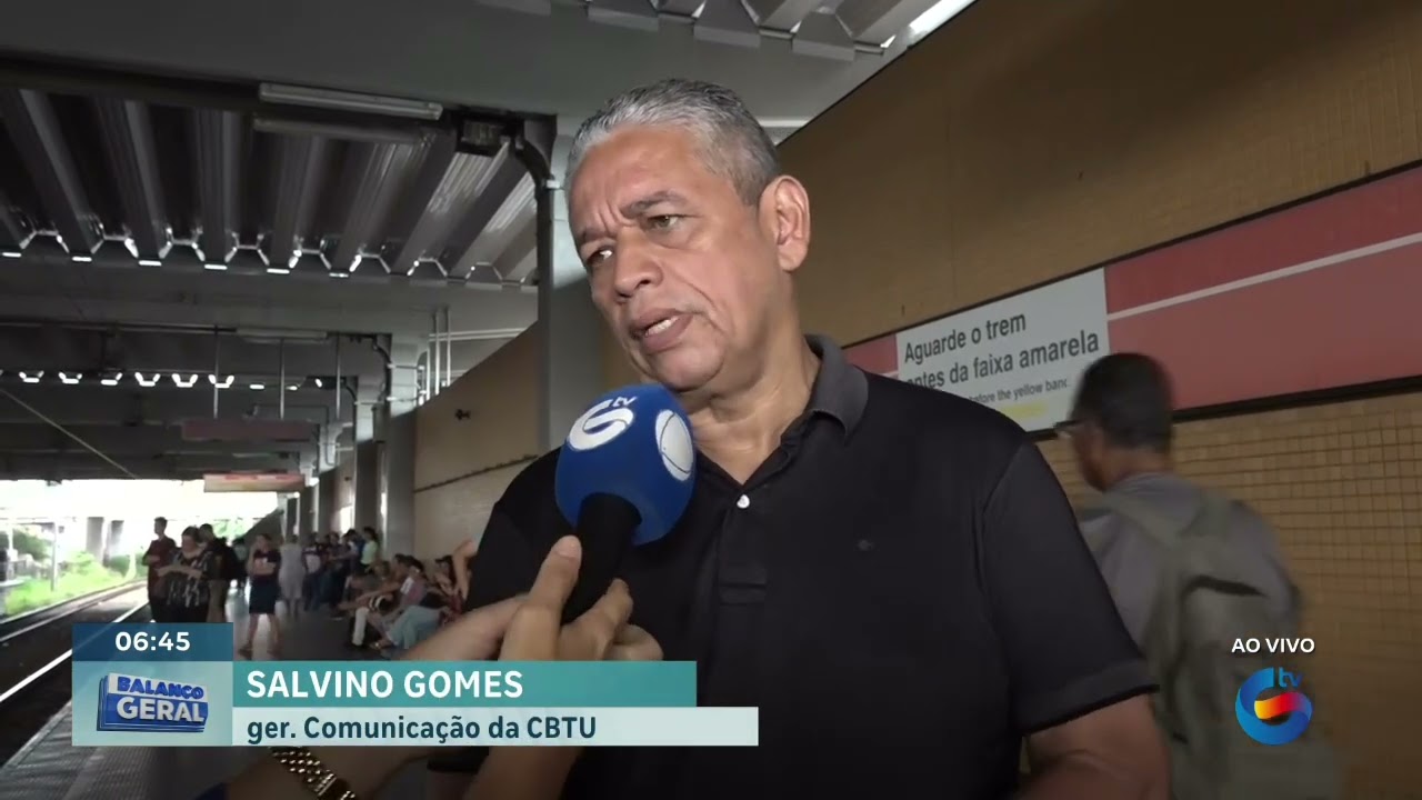 Passageiros reclamam de superlotação e atrasos