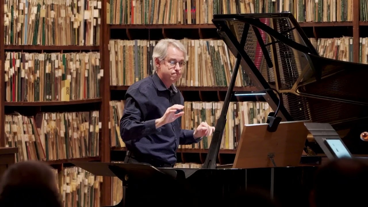 mitologías: duo for violin and piano (2021–23), by Juan Campoverde Q.