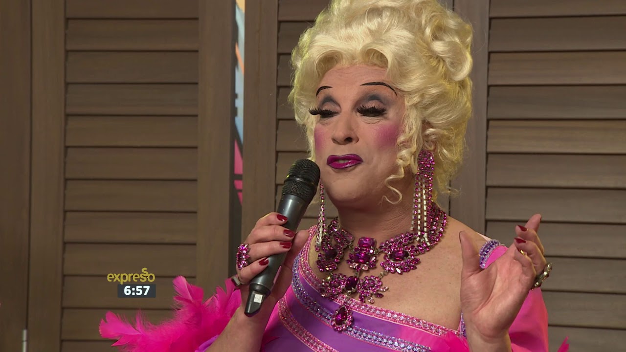 Ceri Dupree performs 