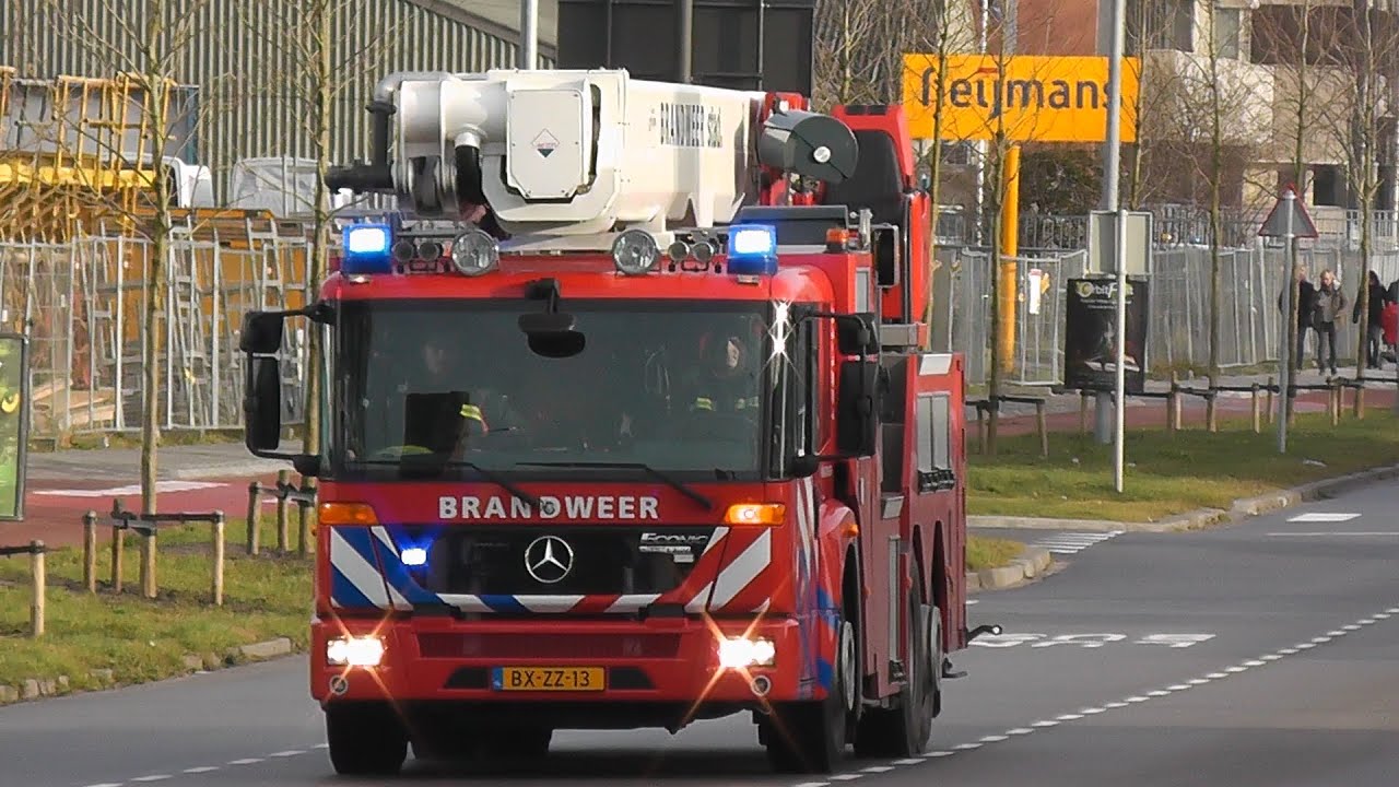 5X Brandweer Groningen stad met Spoed naar meldingen - 3X TS 01-1831 2X HW 01-1851
