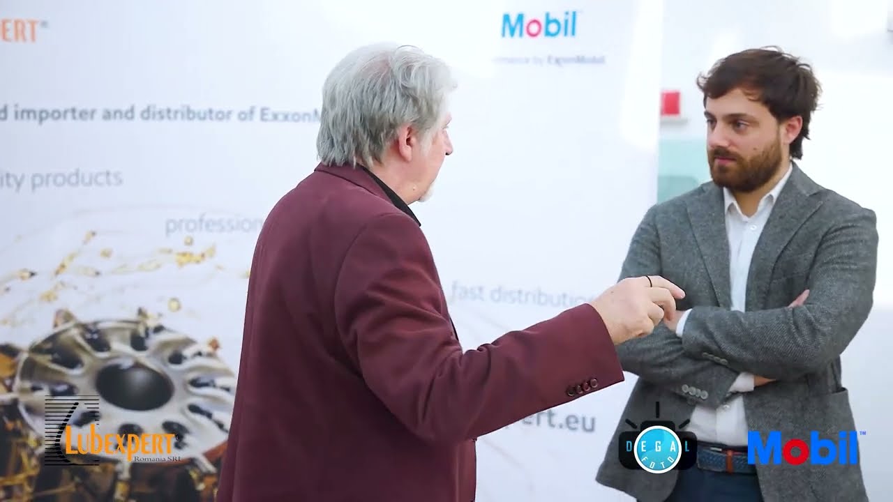 Clip conferință despre consumabile și soluții utilizate în industrie. Cameraman DeGalfoto