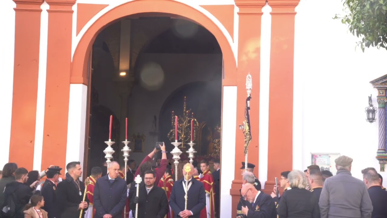 San Sebastián de Tomares se mueve por el interior de la Iglesia a sones de Despierta Sevilla 2026. 