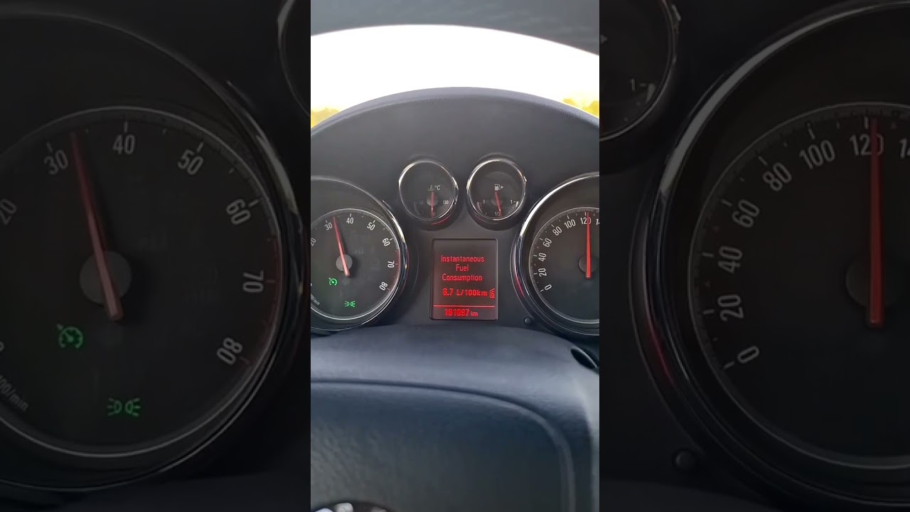 Astra J 1.6 115hp A16XER consumption on flat highway at 122 km/h, 1 passenger, AC off, temp 7&deg;C.