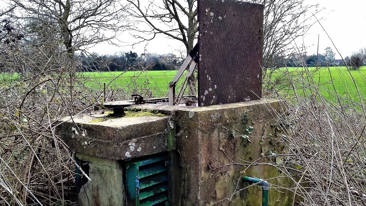 EXPLORING A COLD WAR ROC POST BUNKER AND ORLIT TOWER | TENDRING ESSEX