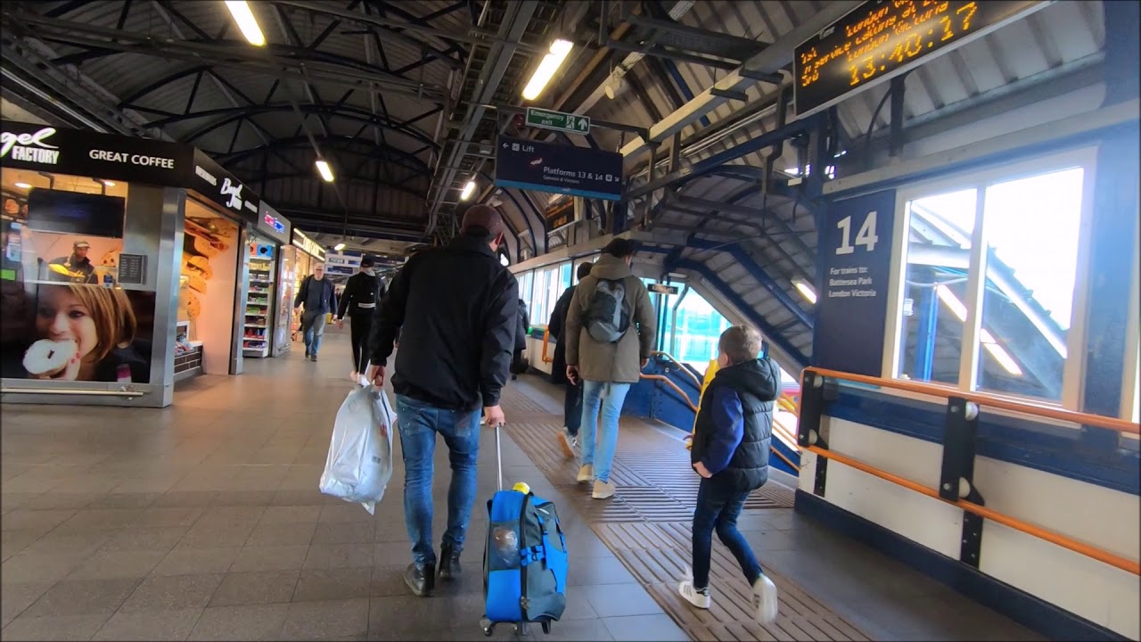 Virtual Tour Of Clapham Junction Station Bridge - London Train Station - October 2019 | kittikoko