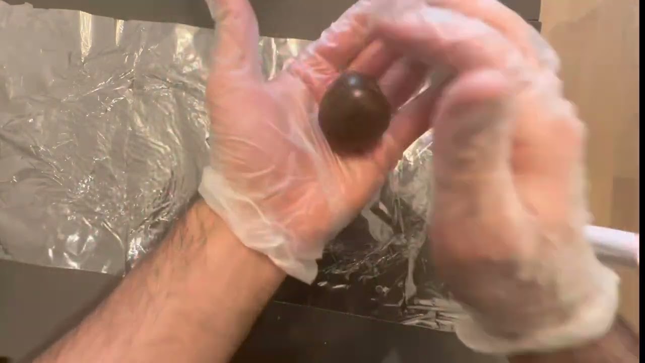 Making a temple ball from bubble hash #indoorgrowing #bubblehash #templeball #cannabiscommunity