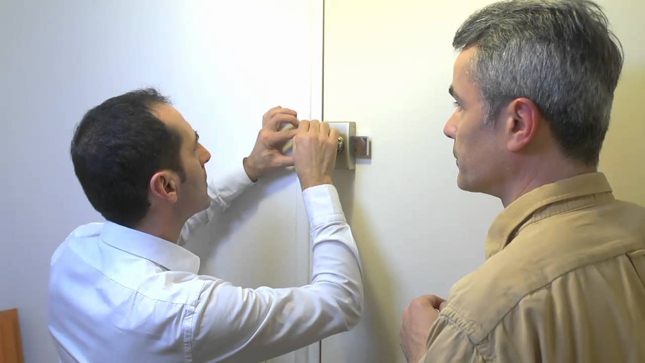 Poser un verrou sur une porte