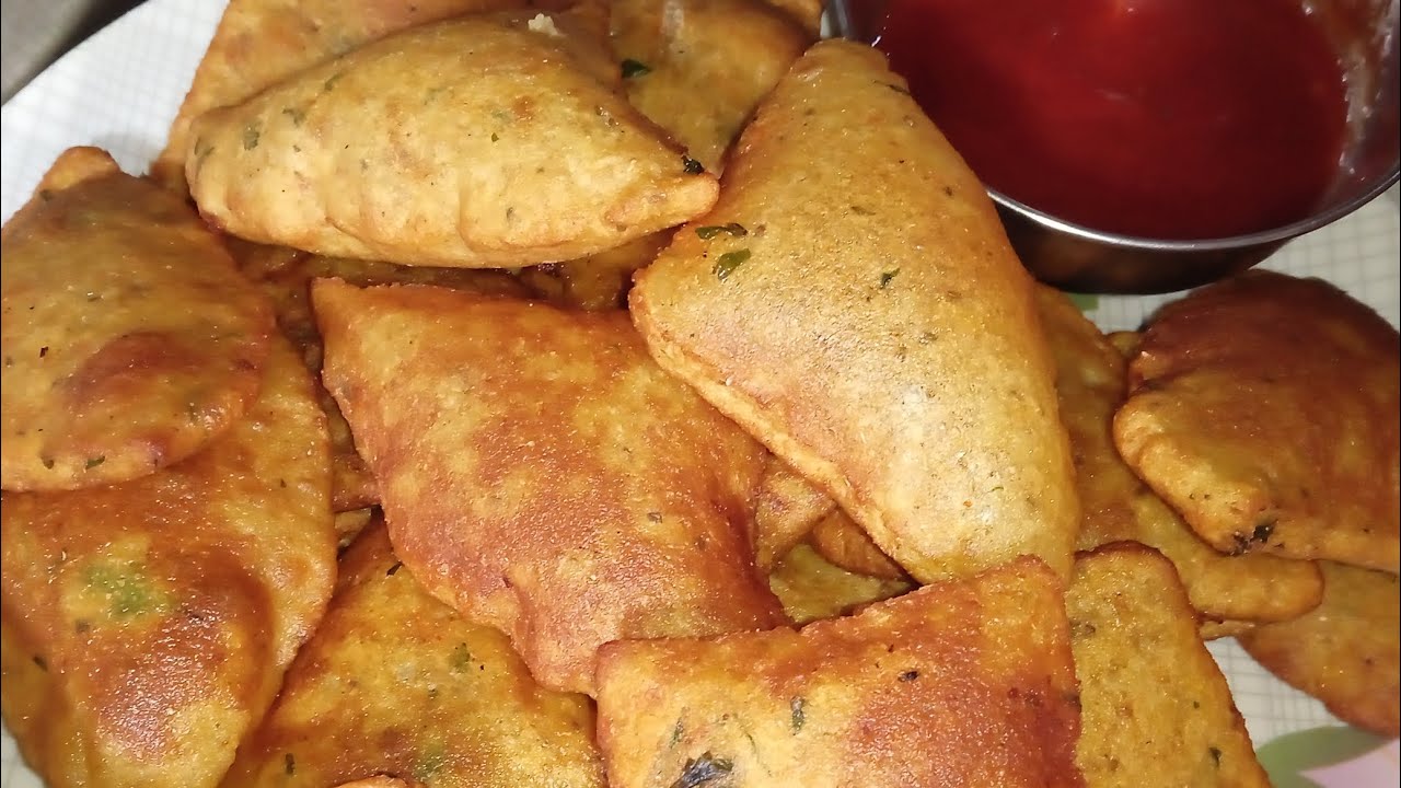 सिर्फ 10 मिनट में बने गेहूं के आटे से यह बहुत ही  स्वादिष्ट स्नैक्स 😋🤤
