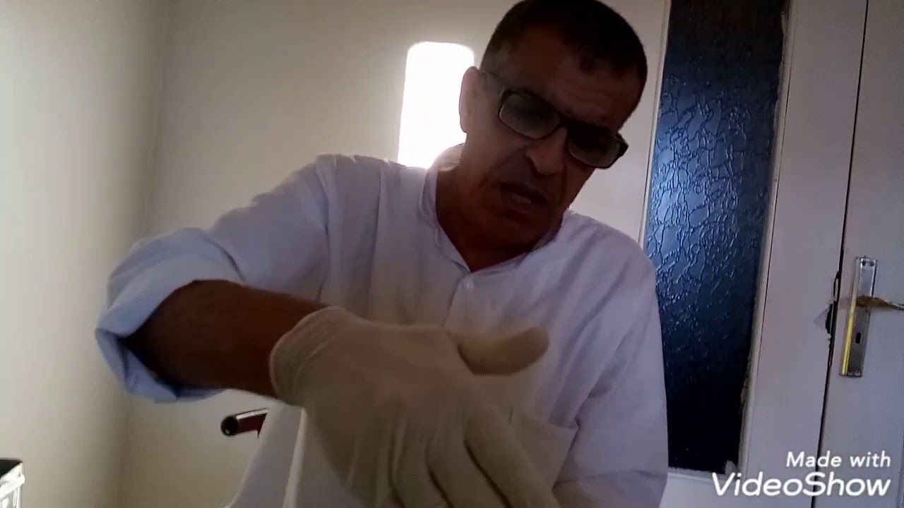 تغيير ضماد يد شخص محترق (للطلاب) -changement de pansement de main d'un brûlé