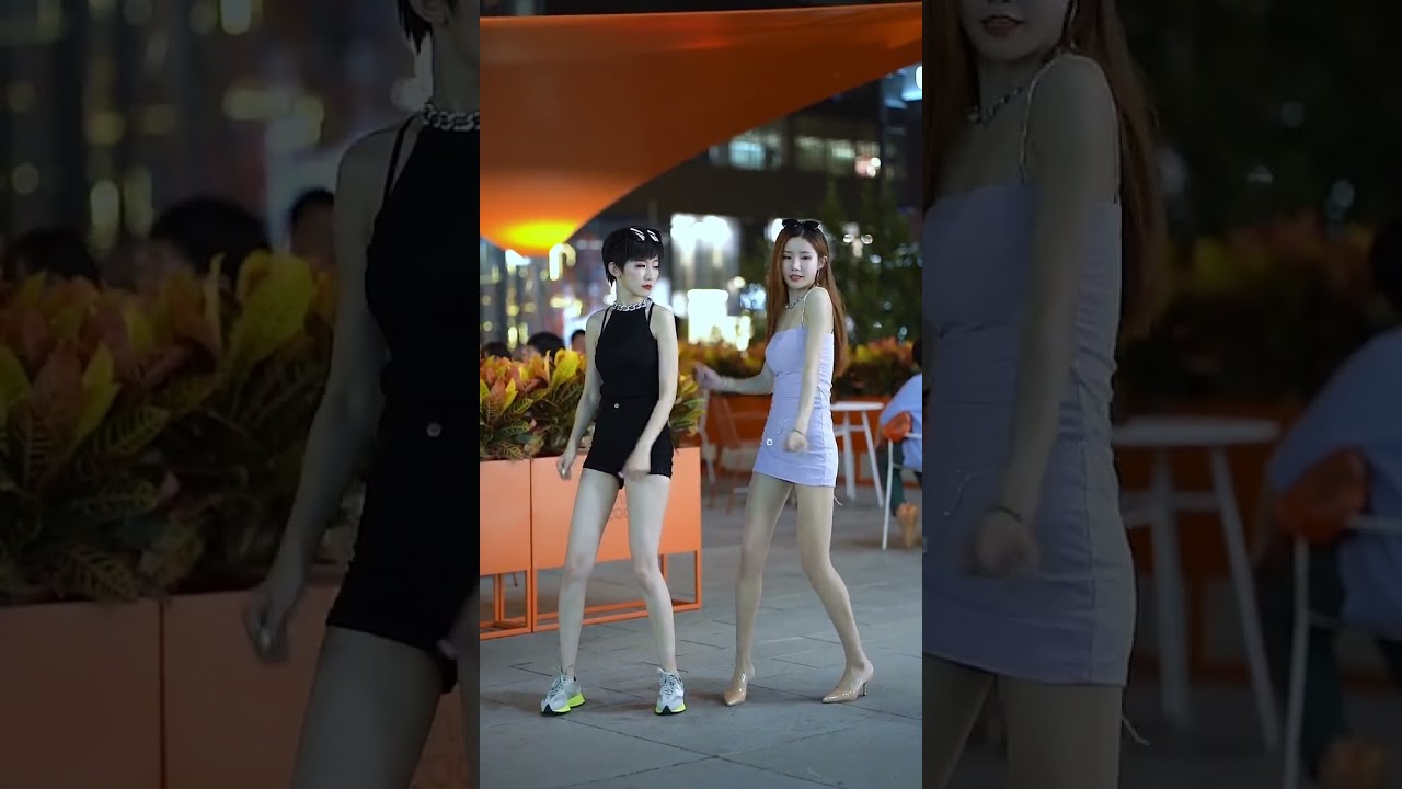 Fashion Walking Style in China  | chinese fashion style 132