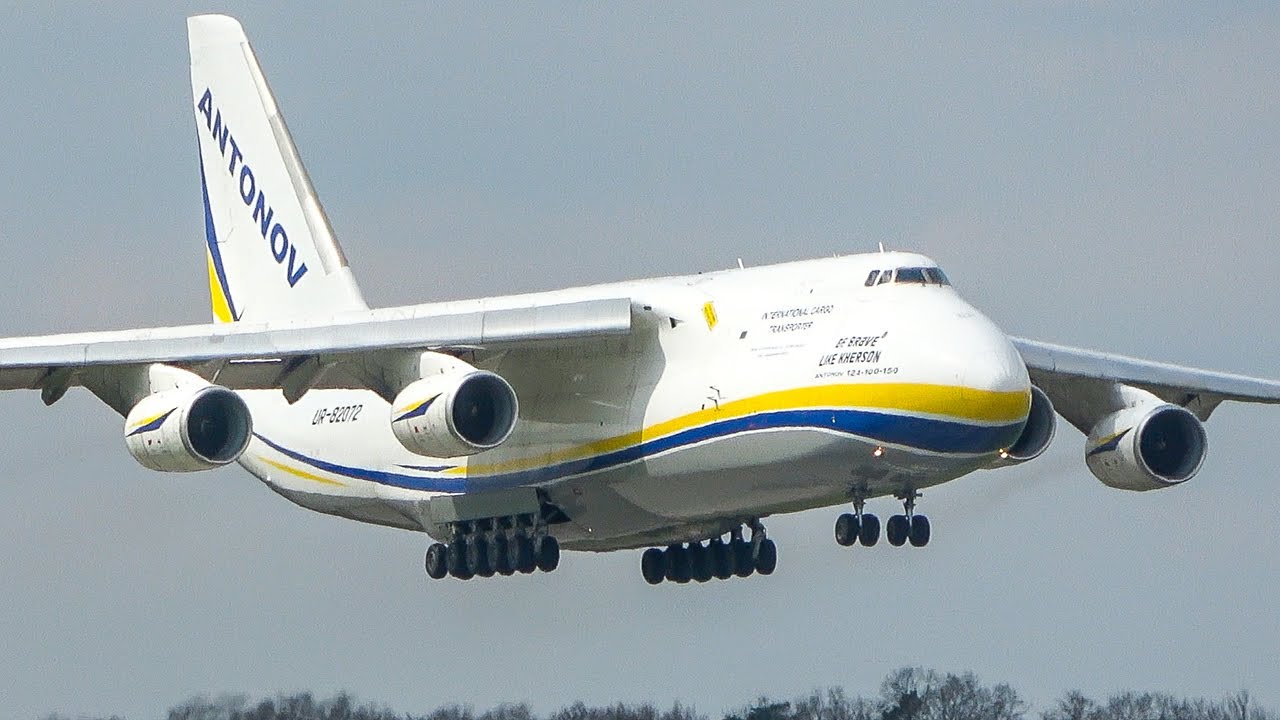 AN124 LANDING + BOEING P8 Poseidon GO AROUND due to the AN124 (4K)