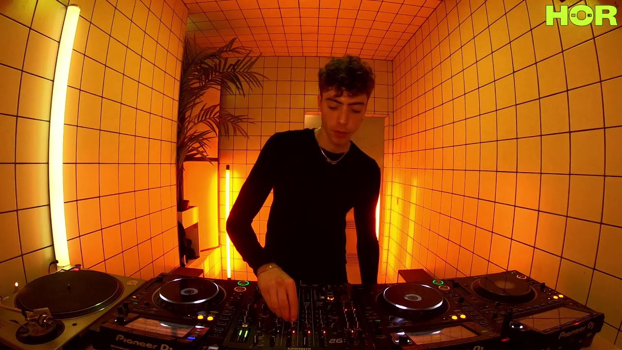 Room Trax - Yuri | H&Ouml;R - Mar 15 / 2022