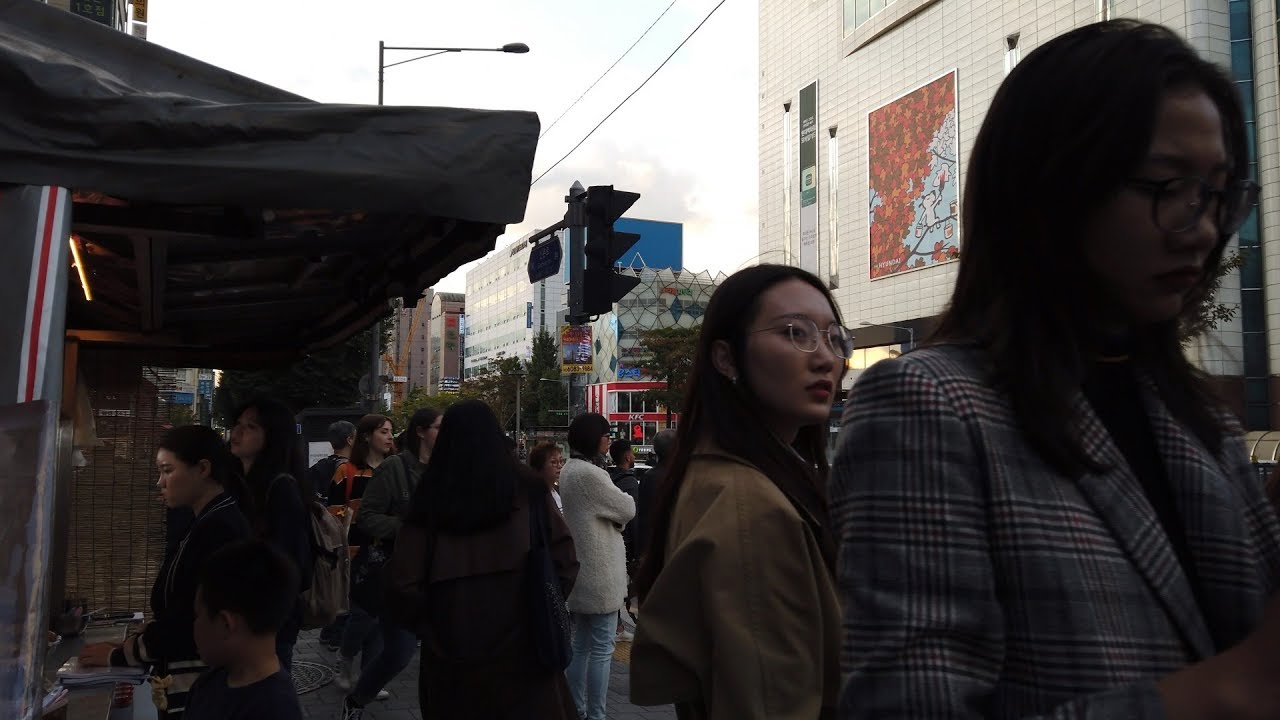 신촌역 - Walking around Sinchon Station, Seoul, Korea