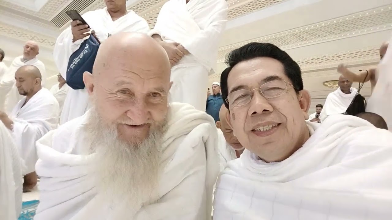 Ketiki menunggu shalat wajib di Masjid mekkahbdg orang bang lades