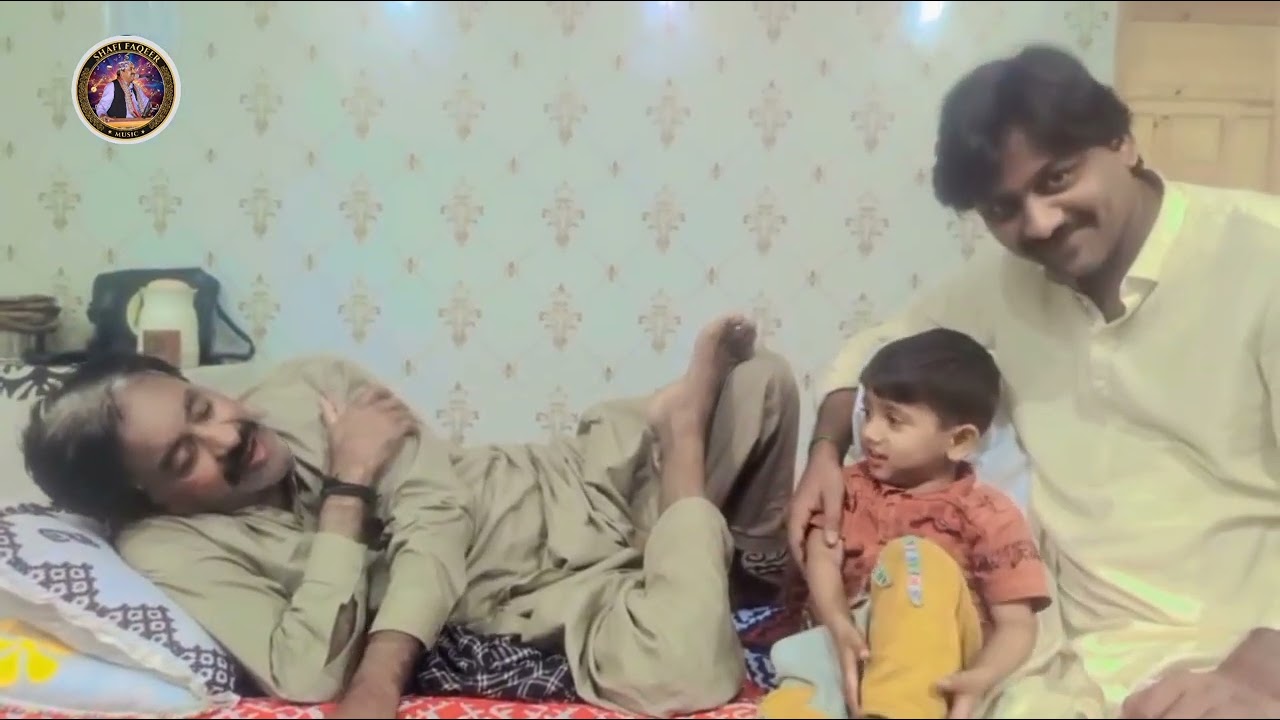 Шафи Факир развлекает своего любимого внука Сартаджа Сикандара Факира, #shafifaqeer #Sikandarfaqeer