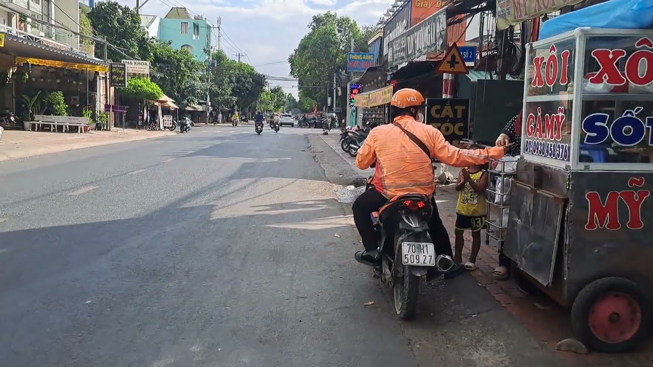 Khung cảnh chợ Tây Ninh Tết vắng vẻ
