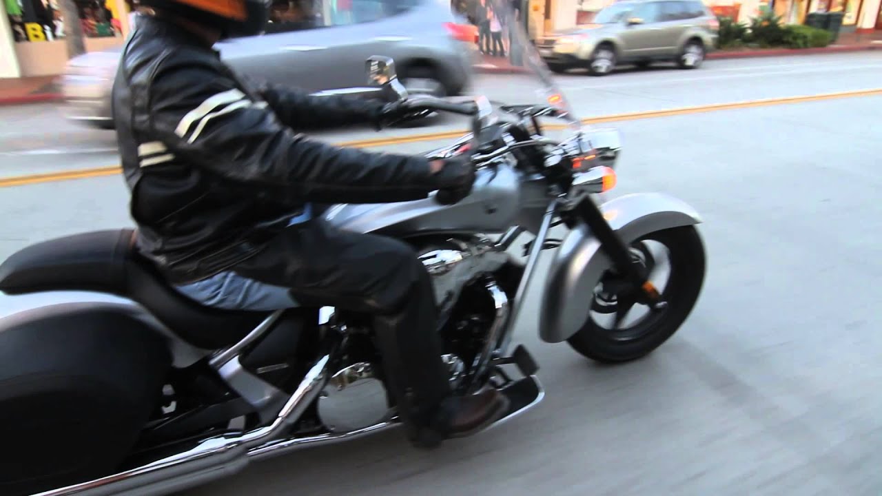 2013 Light-Heavyweight Touring-Cruiser Shootout