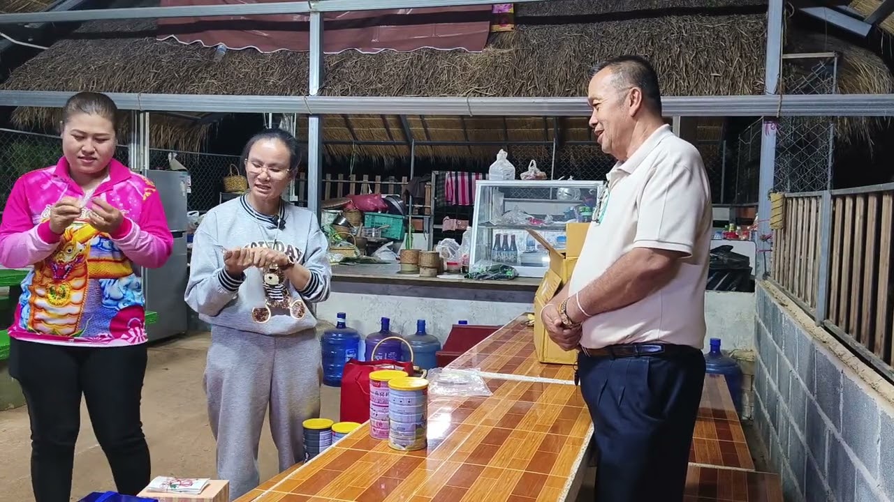 สุดเซอร์ไพรส์ผู้ใหญ่ใจดีมอบของดีให้ ถึงกับน้ำตาไหล ได้กันทุกคน#ป้าแต๋นชาเเนล 