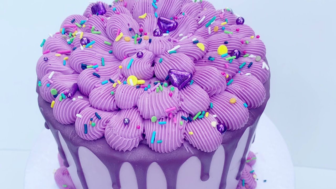 Cake decorating time lapse