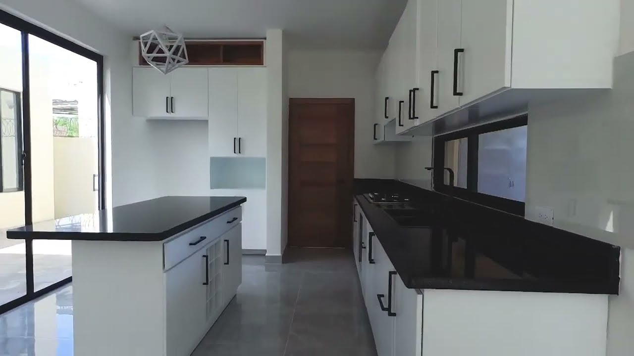 Hermosa y Amplia Casa en Venta en Naime 3