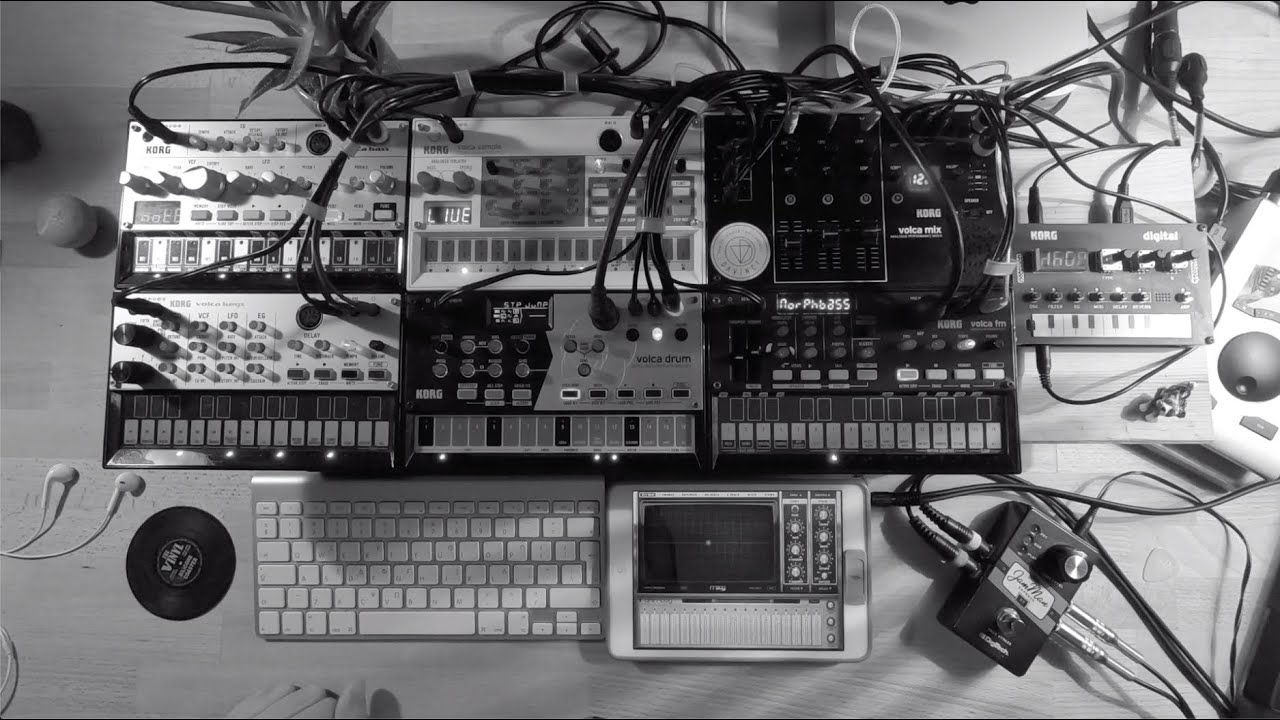 Stefan Torto - Between Spaces (Korg Volca Live)