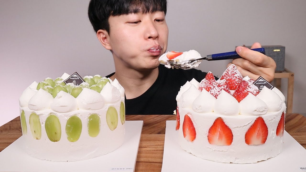 촉촉하고 달달한 딸기생크림케이크ㆍ청포도생크림케이크 먹방 ASMR MUKBANG StrawberryㆍGrape fresh cream cake KOREAN EATING SOUNDS