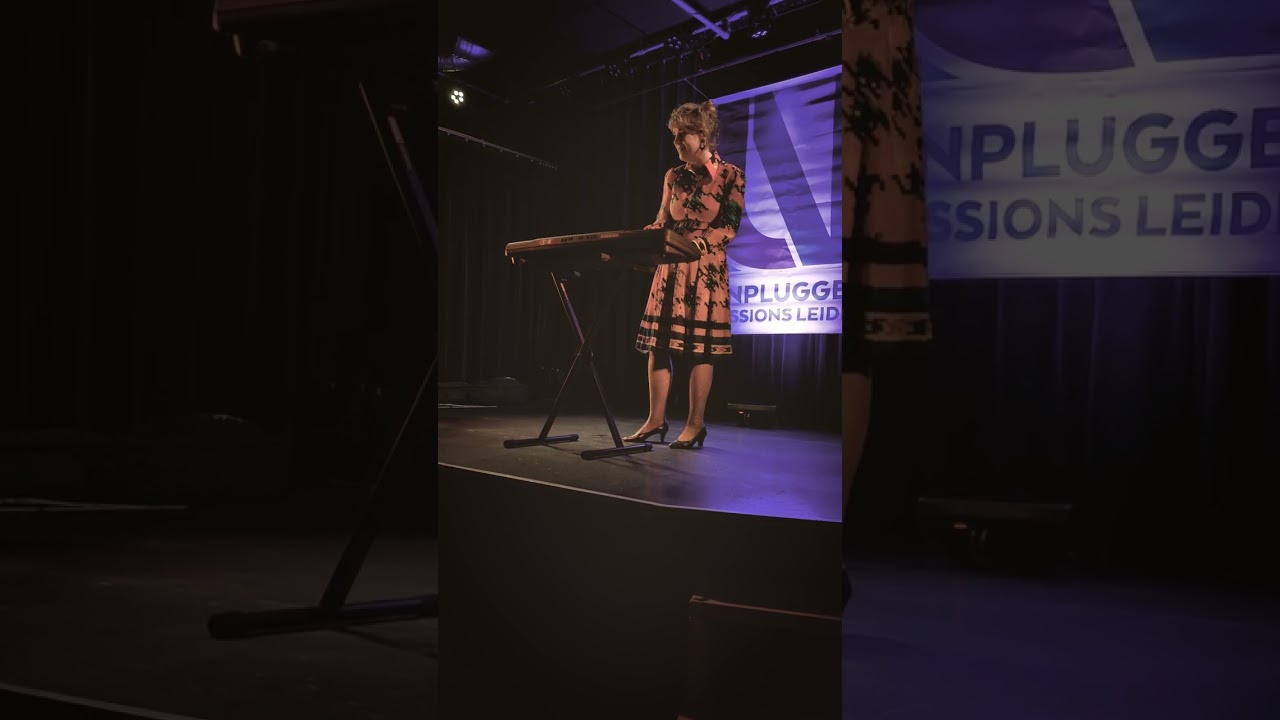 Marie Maanlicht playing at Unplugged in January 2025
