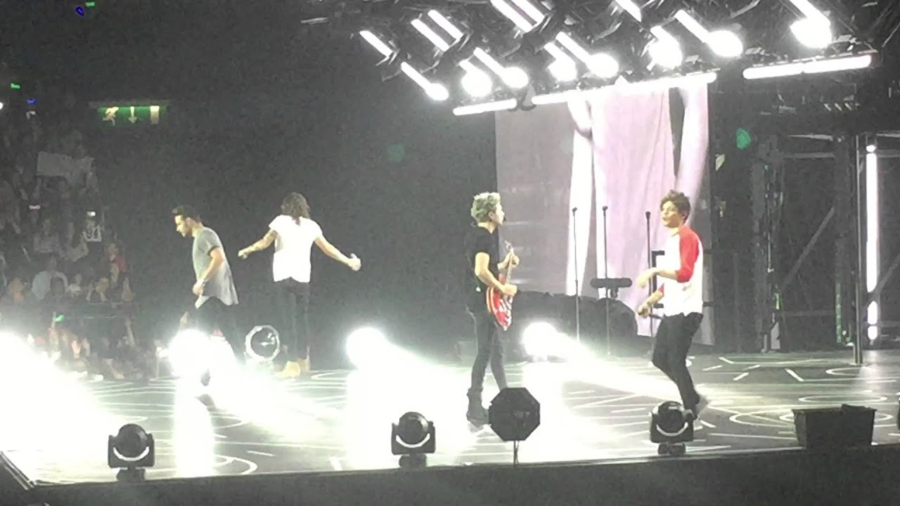 One Direction 'Clouds', Birmingham Barclaycard Arena, UK 11.10.15