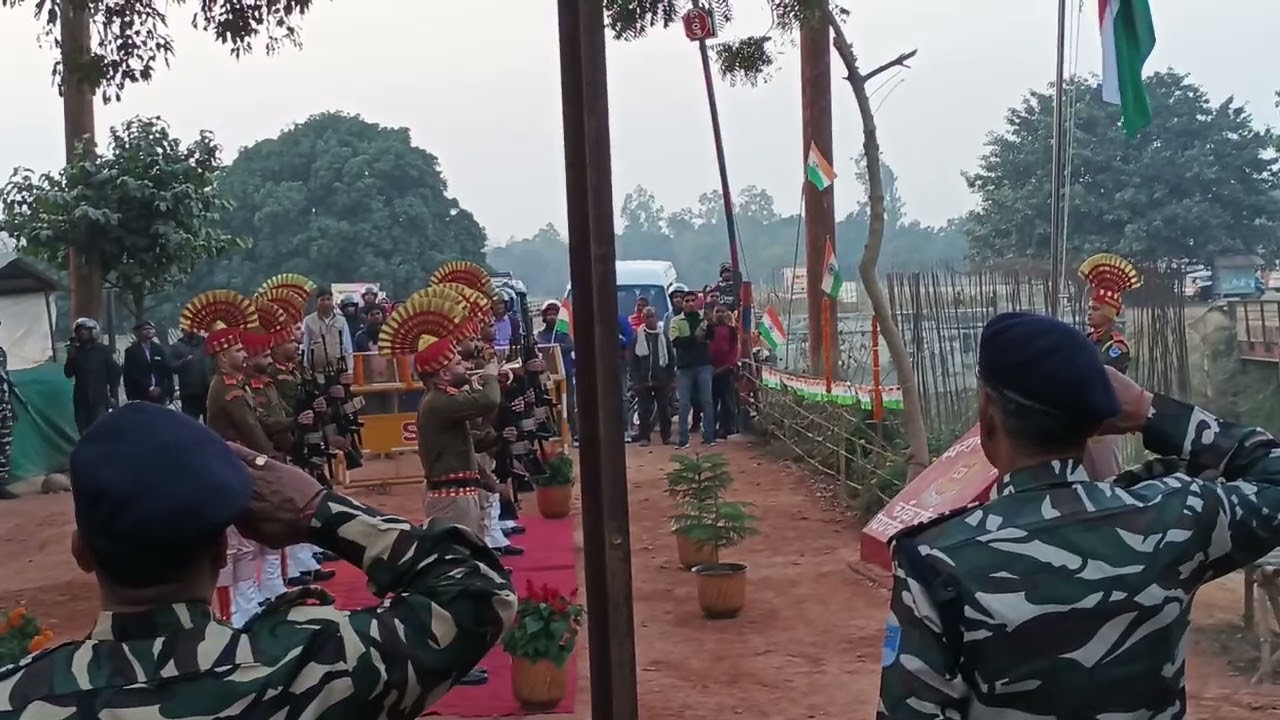 अंग्रेज झंडा उतार रहा है और जटही नेपाल 51 नंबर बॉर्डर 🇮🇳 झंडा उतार रहा है आप आप सबको अच्छा लगे तो जर