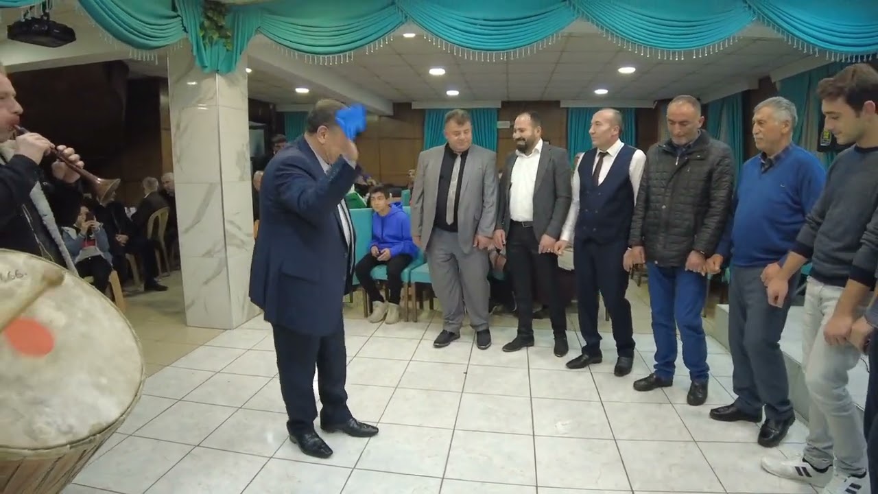 BELEDİYE BAŞKANI VE MUHTARIN MUHTEŞEM HALAYI
