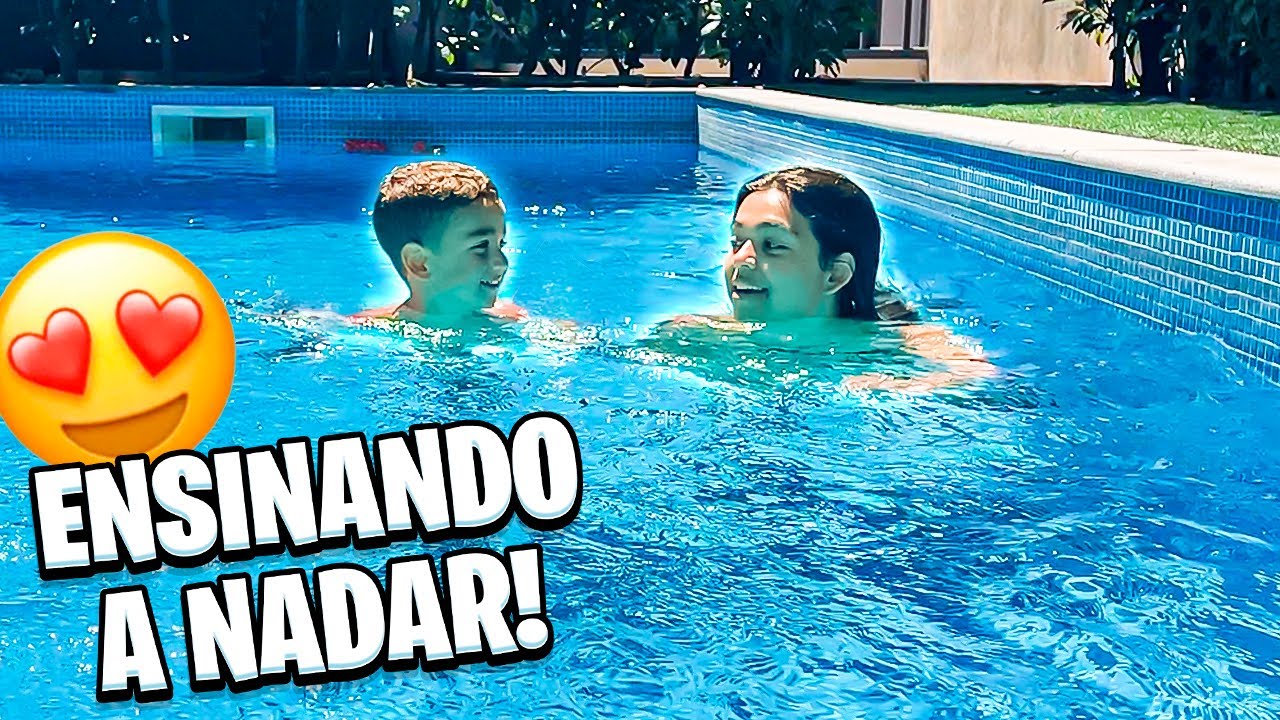 ENSINEI O MEU IRMÃO A NADAR SOZINHO PELA PRIMEIRA VEZ!