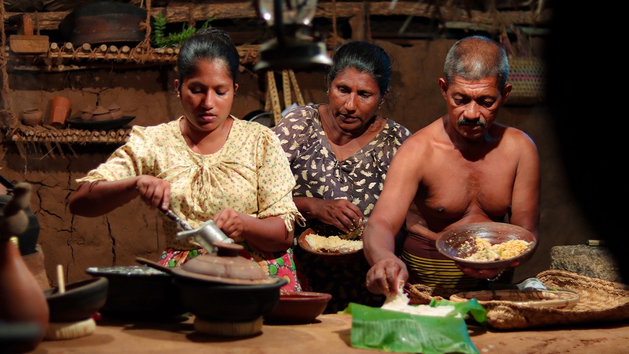 String Hopper - Sooravali Idiyappam| #hopper #village #indianfood #cooking srilankan