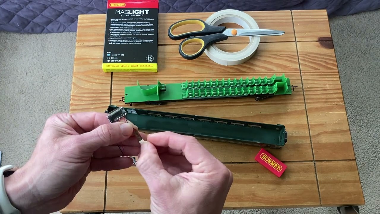 Hornby Maglights R7035 a first look