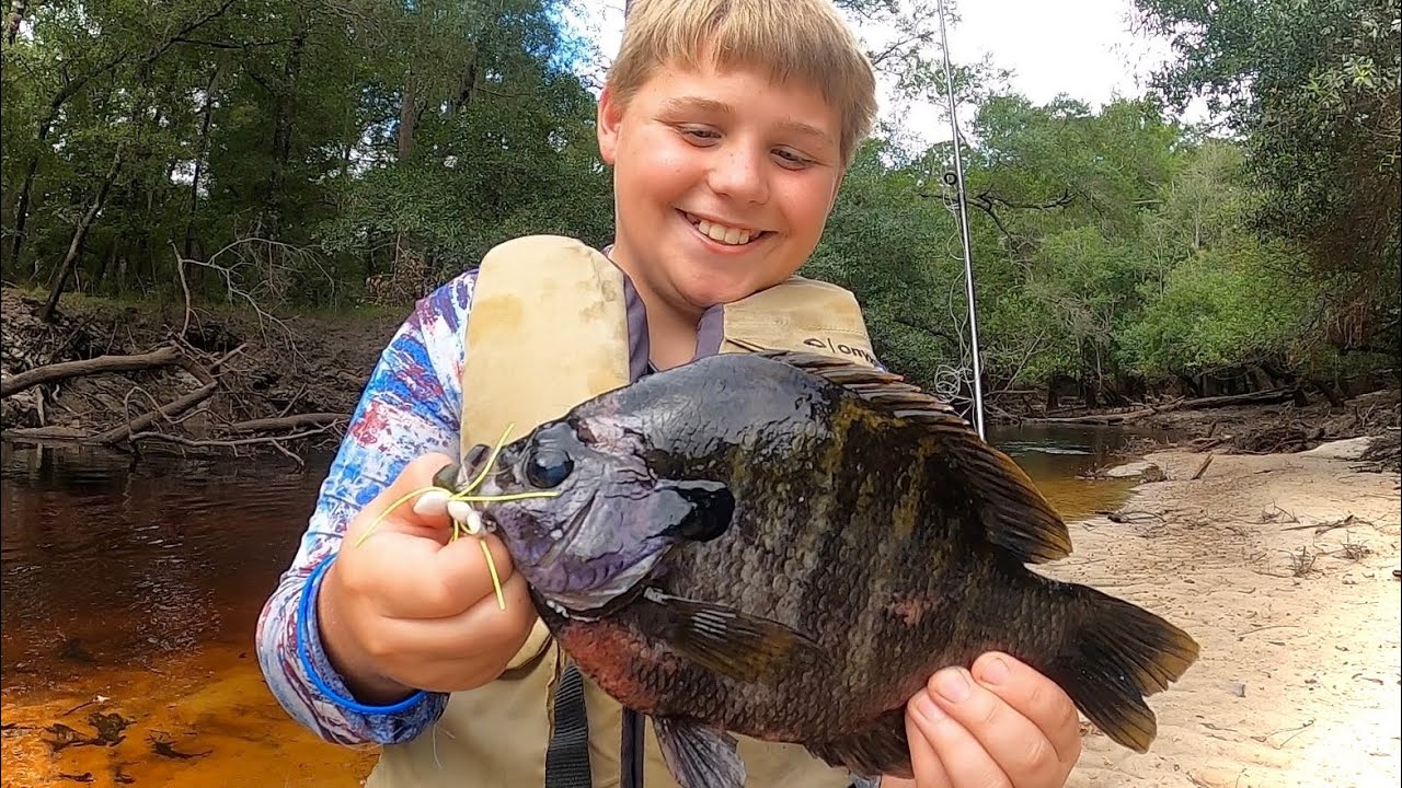 Ropin’ Big Topwater Bulls in a Little River!!