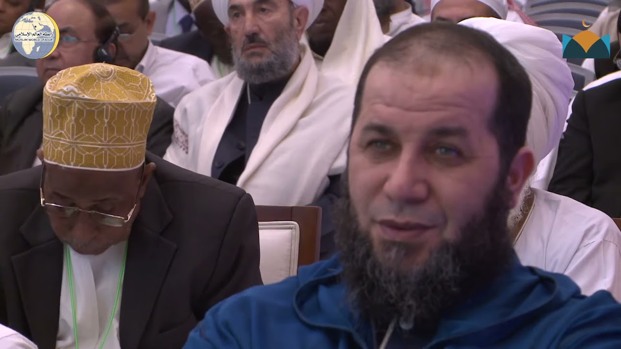 د.صالح حكيمي أستاذ بجامعة الجزائر - محام لدى المحكمة العليا ومجلس الدولة، يلقي كلمته في مؤتمر الوحدة