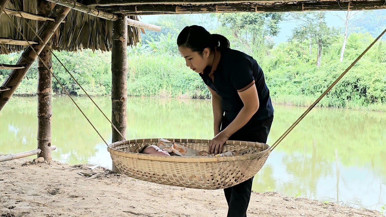 Single mother - building a pond bridge and picking pink grapefruit to sell at the market /le thi hon