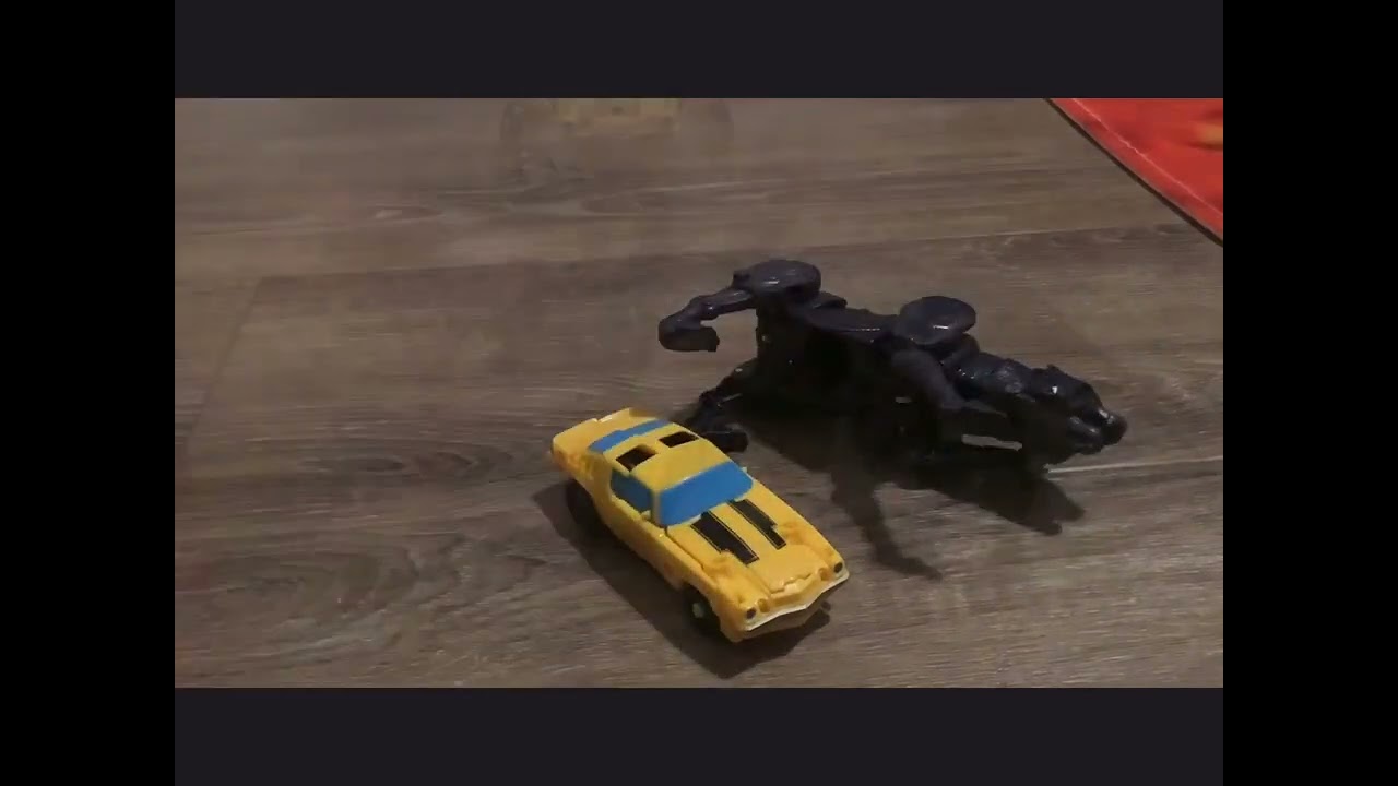 Reviewing and unboxing Bumblebee ￼￼and Snarlsaber