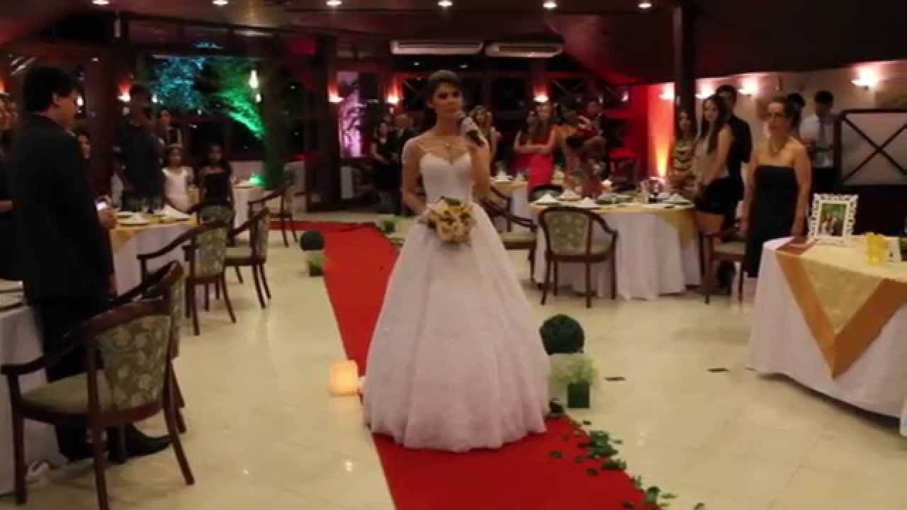 Casamento Grasi e Lucas. (noiva entra cantando enquanto noivo toca sax)