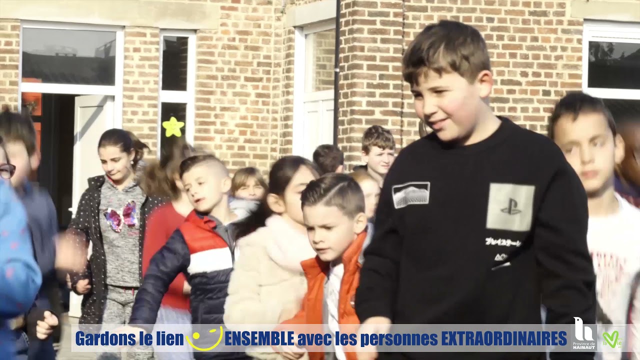 Flash-Mob  Ecole Saint Pierre Wanfercée Baulet Implantation1