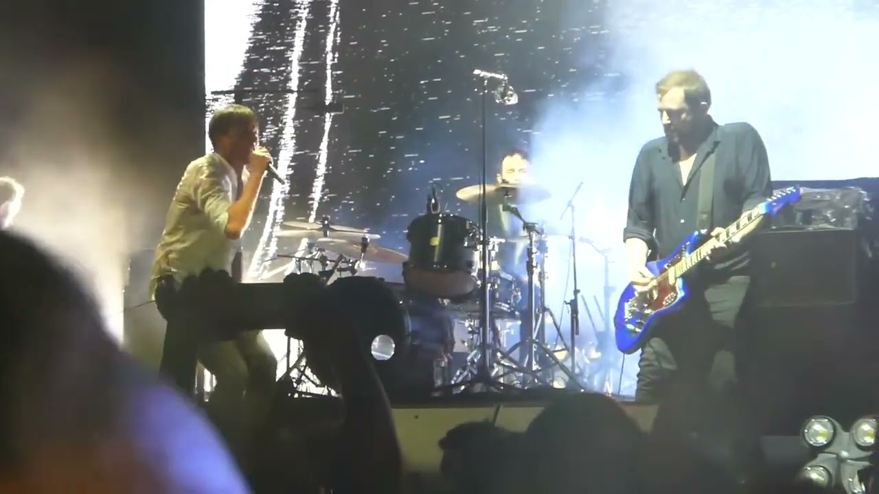 Suede - Antidepressants (new song) @ Movistar Arena, Santiago, Chile 2025