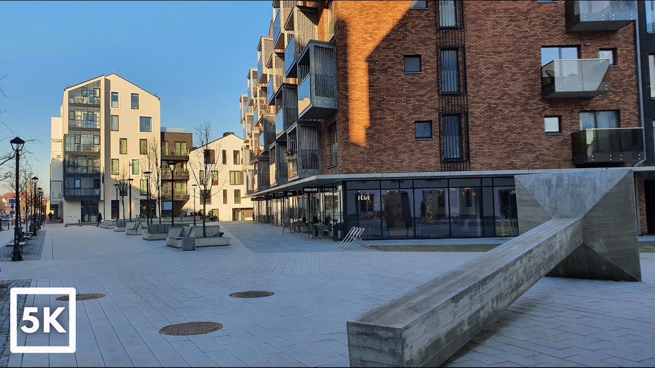 Tour through modern Paupys district in Vilnius on a freezing sunny morning
