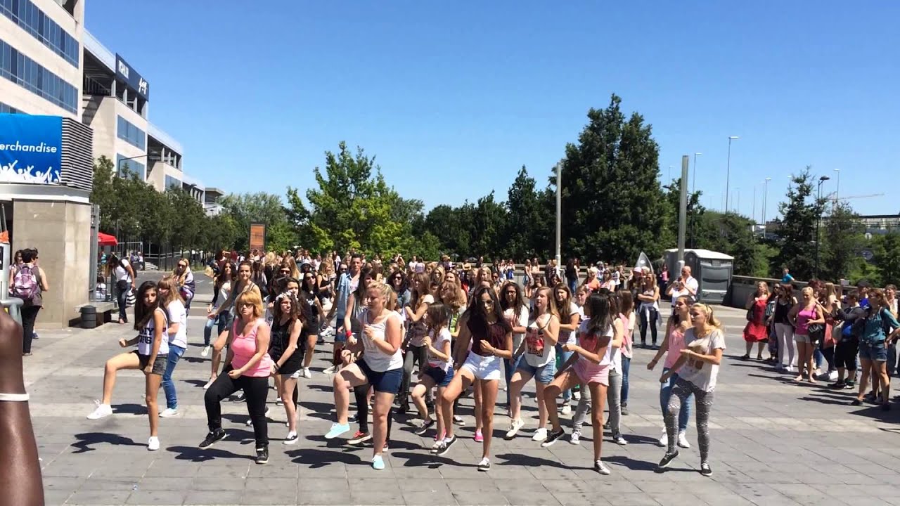 One Direction - Flashmob - Stade de France 21 juin 2014