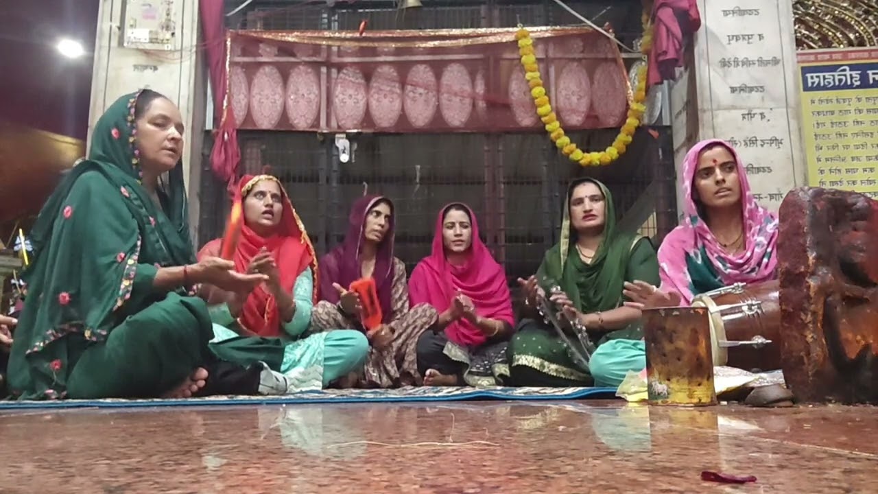 Bage phool khile aao khilya Lal rang Da