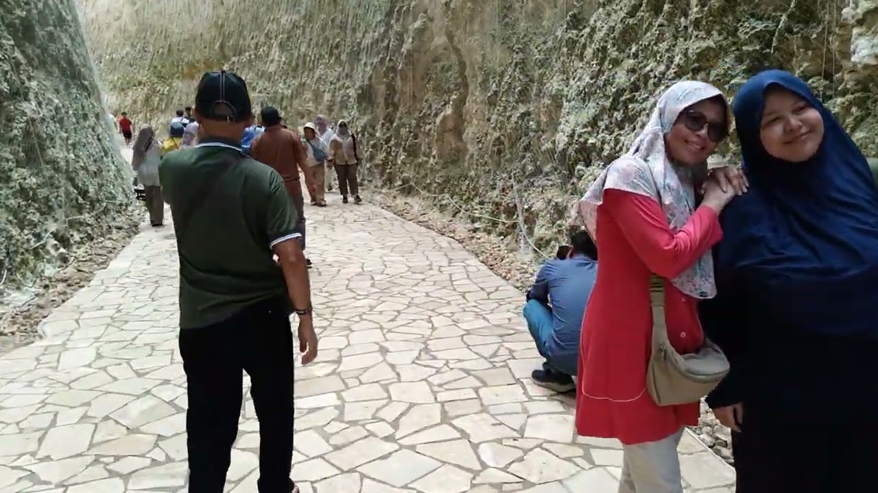 ON THE ROCK PANTAI DRINI YOGYAKARTA 